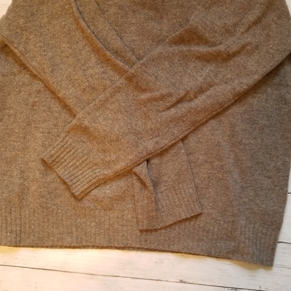 TOO LATE! DONATED! J. CREW 100% Wool Sweater - Picture 5 of 6